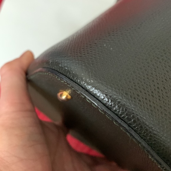 CELINE vintage bag. Genuine leather. Strong yet elegant and understated. Rare. - Picture 10 of 17